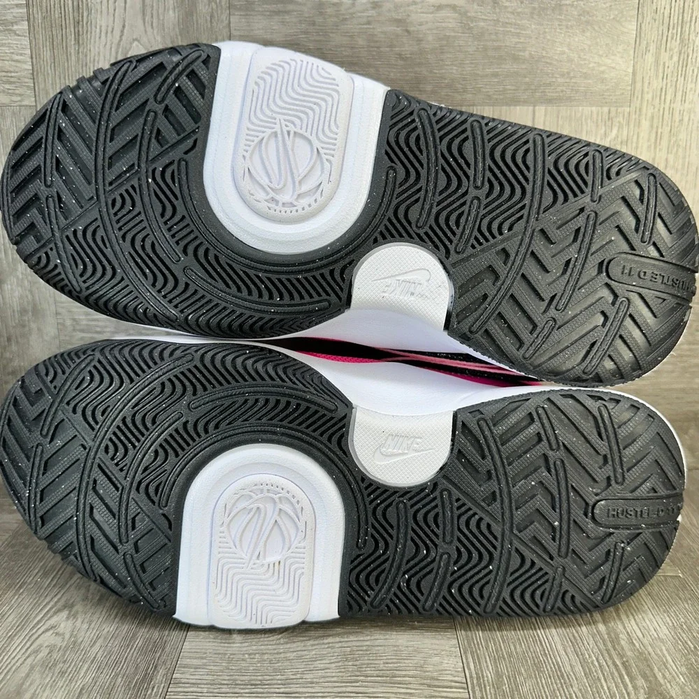 Nike Team Hustle D 11 Basketball Shoes Women 8 Pink Black White NEW DV8996-601